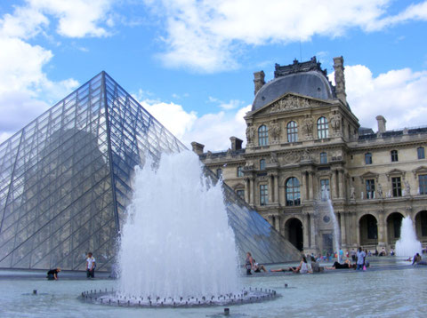 Le Louvre et sa pyramide