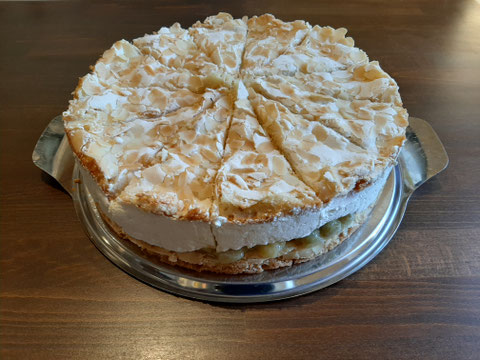 Stachelbeer-Baiser-Torte