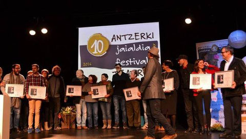 Diferentes momentos de la gala de entrega de premios del festival de teatro amateur, que tuvo lugar este pasado fin de semana en el auditorio Txema Blasco de la Casa de Cultura Micaela Portilla. (Foto: E.S.P.)