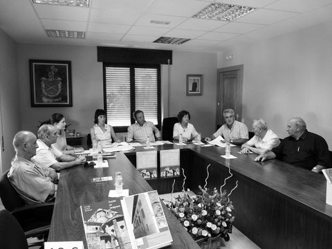 Xabier Larreta, Antonio Sola, Merche Osés, Felisa Barbarin, José Artiz, Miren Zuza, Jesús Elbusto, Alfredo Larreta y Víctor Merino. (Foto: R.A.)