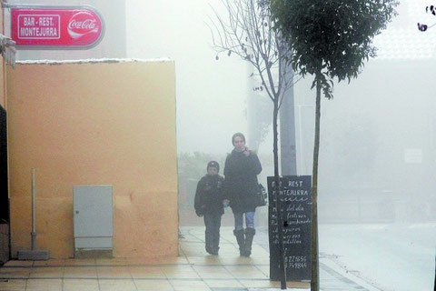 Niebla ayer en Ayegui, localidad que registró problemas para circular a primera hora de la mañana. (Foto: Montxo A.G.)