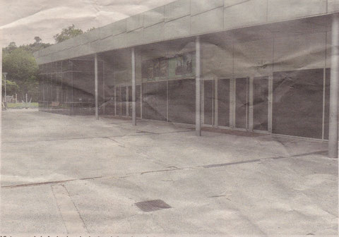 Vista ayer de la fachada principal de los cines Golem, que no abrirán sus puertas hasta el viernes. (Foto: Marta Vidán)