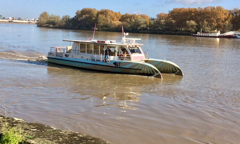 La navette fluviale sur la Garonne, peut accueillir 45 passagers et 6 vélos (photo N. Landré)