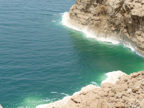 Bords de la mer Morte et vagues de sel (photo P. Guillot)