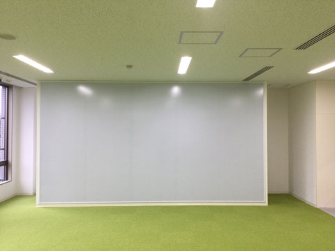 2024年施工実例 /公共施設 /岐阜県　某会館K の写真です。 ICT対応ワイトボードの専門販売商社　株式会社アイギアオイ