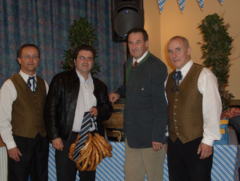 Oktoberfest 2006: Alle sind  froh, dass Sie den Bieranstich trocken überstanden haben am 8. Oktober