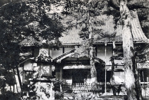 　　再建新築された孤雲閣・絵葉書（東川寺所蔵）