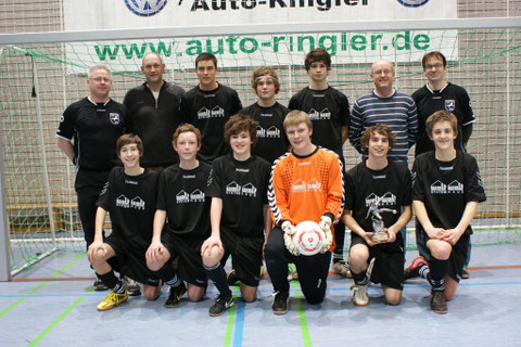 Mit Jugendleiter Hans Jürgen Haidinger (1.v.l.), Hans Peter Leebmann (2.v.l.), Jugendleiter Stefan Scheer (7.v.l.)