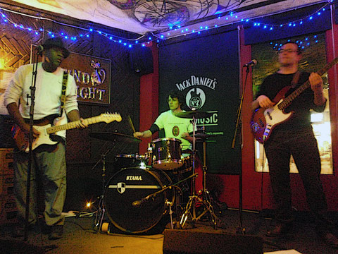 The Bluesdockings with Clyde Morris live at Round Midnight Jazz & Blues Bar, Islington, London 2012