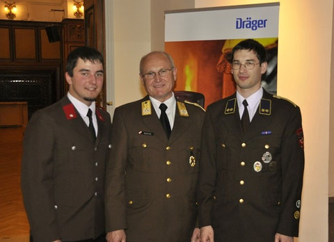 v.l.: FM Thomas TANZER, LBD KommR Josef BUCHTA (Bundesfeuerwehrkommandant), OV Georg CREPAZ