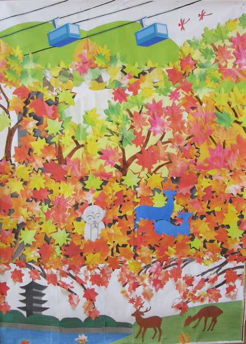 今月の壁飾り作りは紅葉の山を行くロープウェイです。景色は秋の色です。