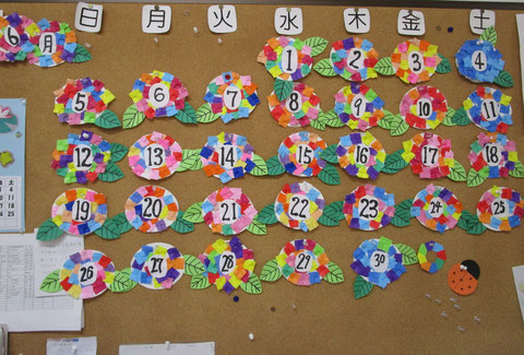 6月の壁ボードカレンダーはアジサイの花。夏が始まりますね。