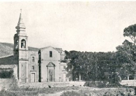 La chiesa dello Spirito Santo in una immagine della prima metà del Novecento (foto S. Farinella©)