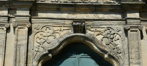 Portale chiesa di Sant'Antonio Abate al Monte, Gangi, XVII secolo, particolare (foto S. Farinella©)