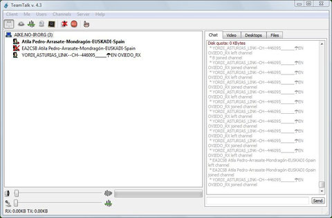 DENTRO PULSAR PREFERENCIAS, Y EN NIK PONER TU NOMBRE Y QRZ- AL FONDO PARTE IZQUIERDA REGULAR MICRO Y AUDIO, EN PREFERENCIAS VER MODO DE TRASMISION DE VOZ, SE PUEDE TRASMITIR PULSANDO EL RATON O UNA TECLA DEL TECLADO, HABILITAR 2º BOTÓN PARTE SUPERIOR.