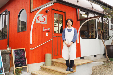 岩崎美容室の外観とオーナー