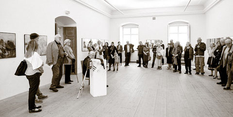 Zu den Fotos von der Vernissage - ein Klick aufs Bild