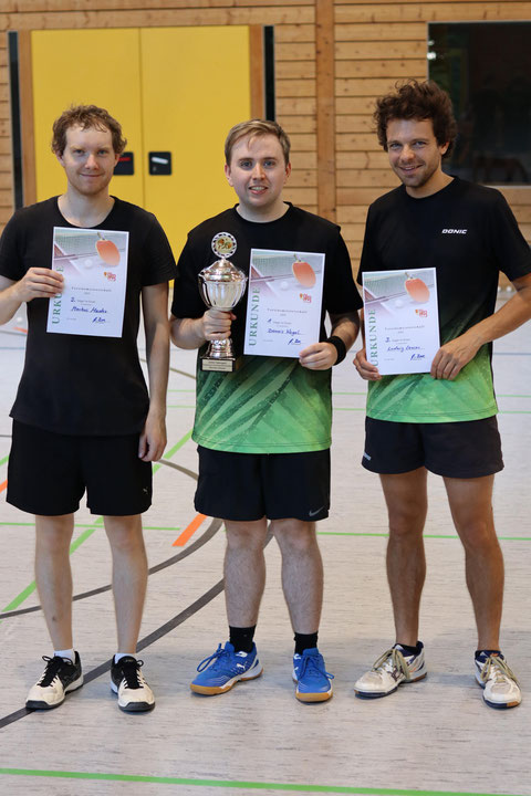 Die Sieger im Einzel. Von links: Markus Mader (2. Platz), Dennis Nagel (1. Platz), Ludwig Leuser (3. Platz), nicht auf dem Bild: Jakob Gönner (3. Platz)