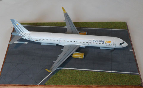 A 321 „ EC-MHS „ Vueling Airlines   Revell    1 / 144 -1