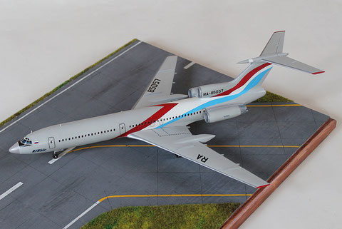 TU 154M " RA-85057  Utair  " Zvesda 1/144 -1