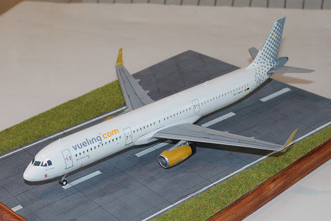 A 321 „ EC-MHS „ Vueling Airlines   Revell    1 / 144 -5