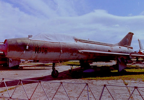 SU 7UM " 1016 " Czech Air Force - 1