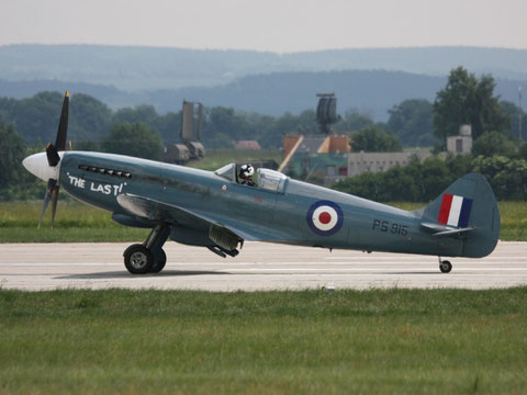 Spitfire PS915-4