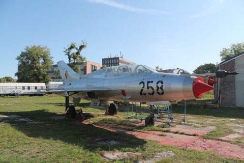 MiG 21U-400 " 258 " NVA -2