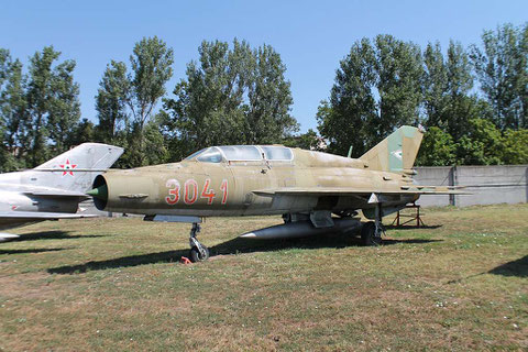 MiG 21UM  " 3041 "  Hungarian Air Force -2