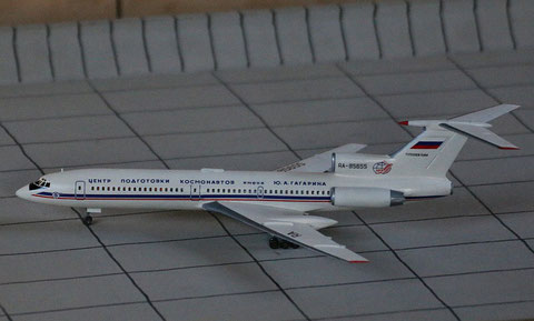 TU 154M " RA-85655 "  ROSKOSMOS   Zvesda 1/144-3