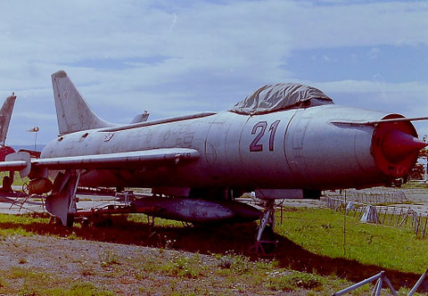 SU 7BM " 5521 " Czech Air Force - 2