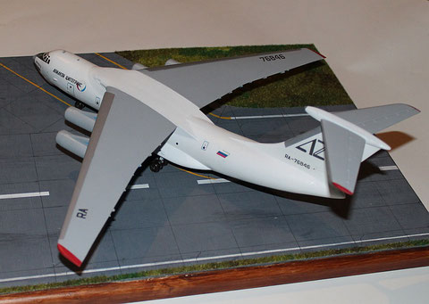 IL 76TD " RA-76846 " Aviacon Zitotrans   Trumpeter  1/144-5