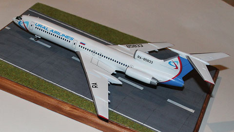 TU-154M " RA-85833 "  Ural Airlines  Zvesda 1/144 -3