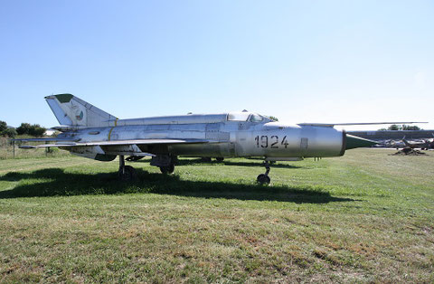 MiG 21R  " 1924 "  Slovak Air Force -2