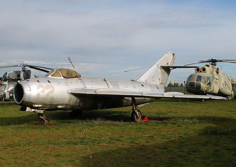 MiG 17 "226"  NVA -1
