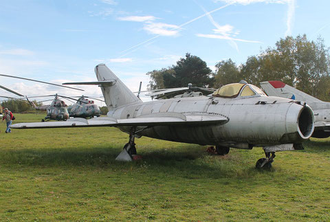 MiG 17 "226"  NVA -2