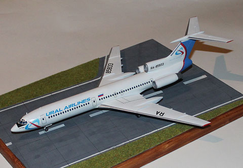 TU-154M " RA-85833 "  Ural Airlines  Zvesda 1/144 -2