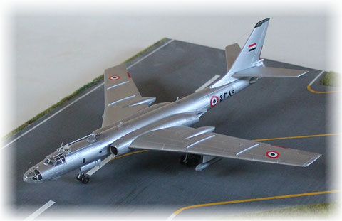 TU 16R    90. ODRAE  der Marineflieger /UdSSR    Trumpeter  1/144