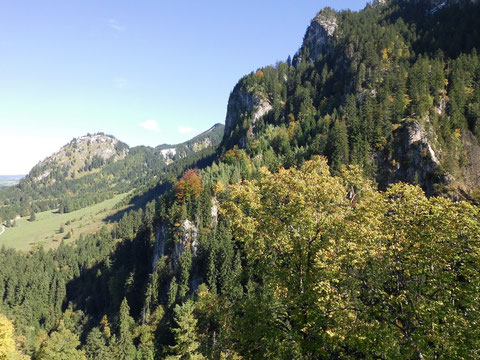 Herbstlandschaft vom Torhaus des Schlosses aus in östlicher Richtung (Foto: Manfred Burba)