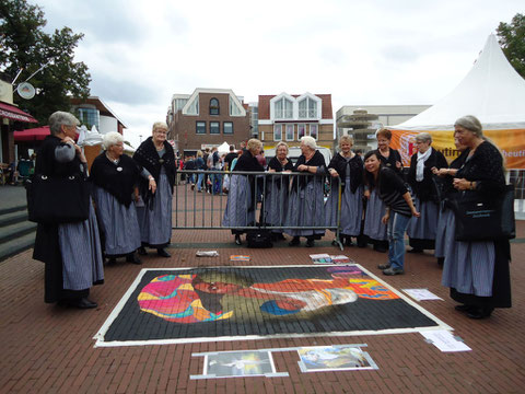 STREET ART PERFORMING