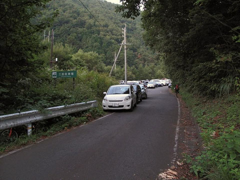 朝5時には三股駐車場（約70台）は満車