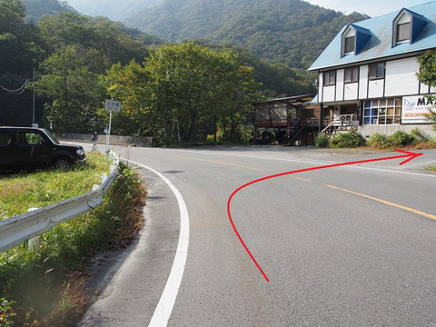 駐車場入り口(土合橋バス停有)