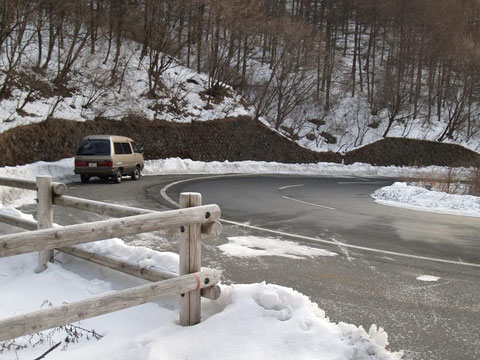 数台駐車可・峠に向うと２箇所？駐車場有（トイレなし）