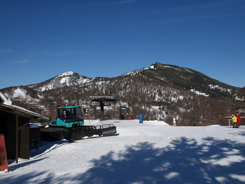 右：水ノ塔山　左：東篭ノ登山