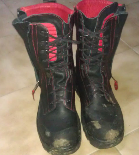 Überwiegend in Gutendorf im Einsatz: Stiefel von STEITZ SECURA. Hier ein Paar mit typischen Einsatzspuren.