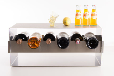 Modernes Weinregal zur Präsentation von Wein, Spirituosen und anderen Delikatessen