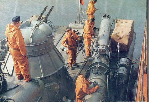 Torpedoübernahme auf einem TSB Shershen - Bild: Archiv Mehl