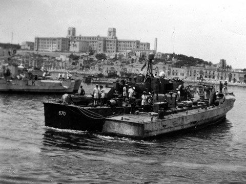 „S 61“ und „S 156“ im Hafen von La Valetta/Malta - Bild: Archiv Ashley Gowing