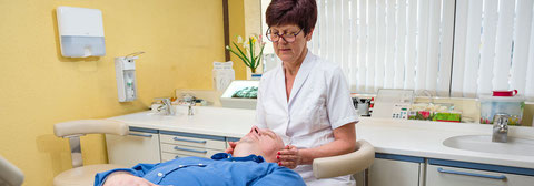 Reiki beruhigt und macht unsere Patienten angstfrei. So vermeiden wir eine belastende Narkose auf natürliche Weise.