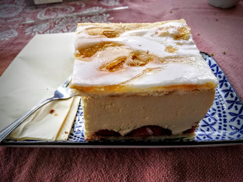 Im Gasthaus Krone im Ortszentrum von Lavamünd stärkten wir uns mit einer traumhaften Cremschnitte